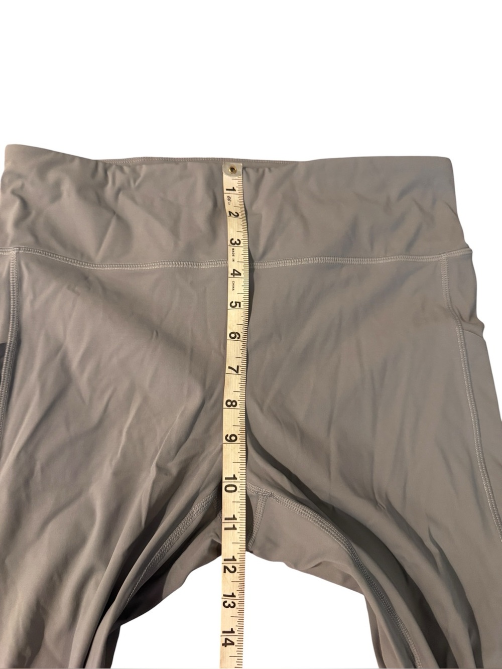 Vuori Stride Legging Women's Size Large Gray Side Leg Pockets 7/8 Length VW429 - Picture 8 of 9